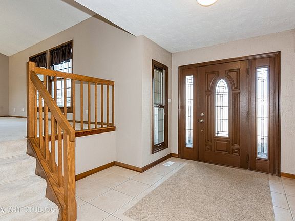 2nd image of 1295 Chatsworth Ln