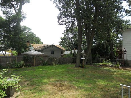 3rd image of 5 Forest St