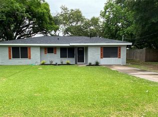 420 Cobb St, Clute, TX 77531
