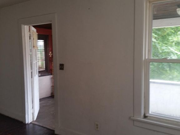 3rd image of 138 E Otterman St