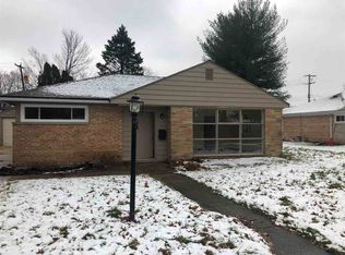 4212 Crestview Dr, Rockford, IL 61107