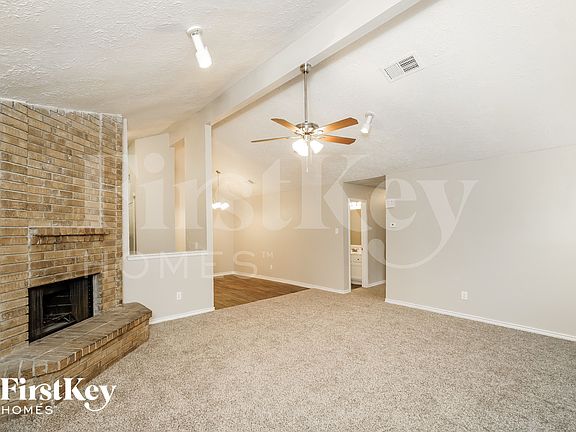 5th image of 19903 Mountain Dale Dr
