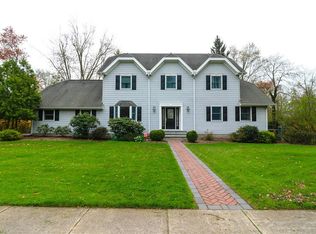 19 Mulberry Ln, Edison, NJ 08820