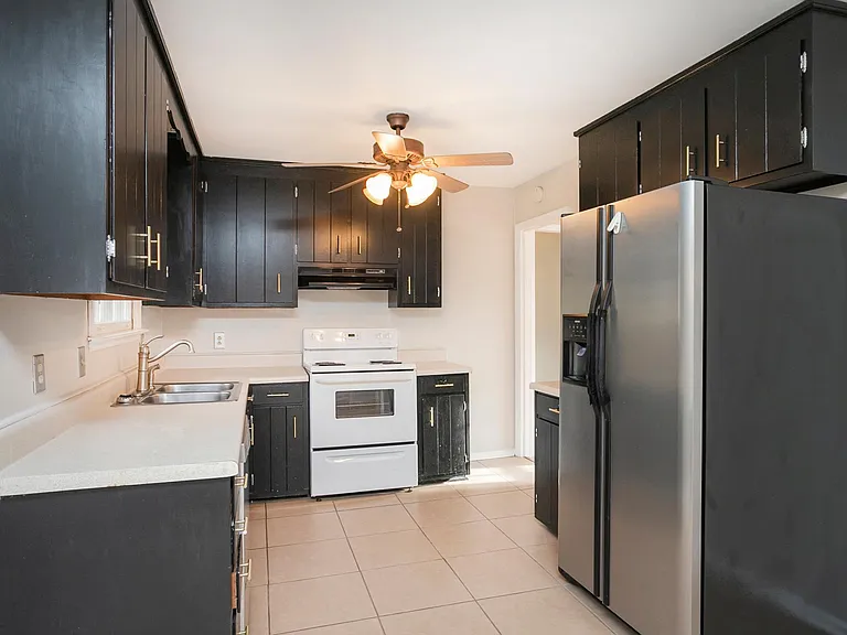 610 Ashley Ct — Photo 21