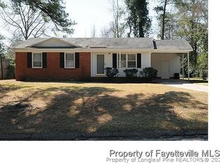31 Arabian Rd, Spring Lake, NC 28390