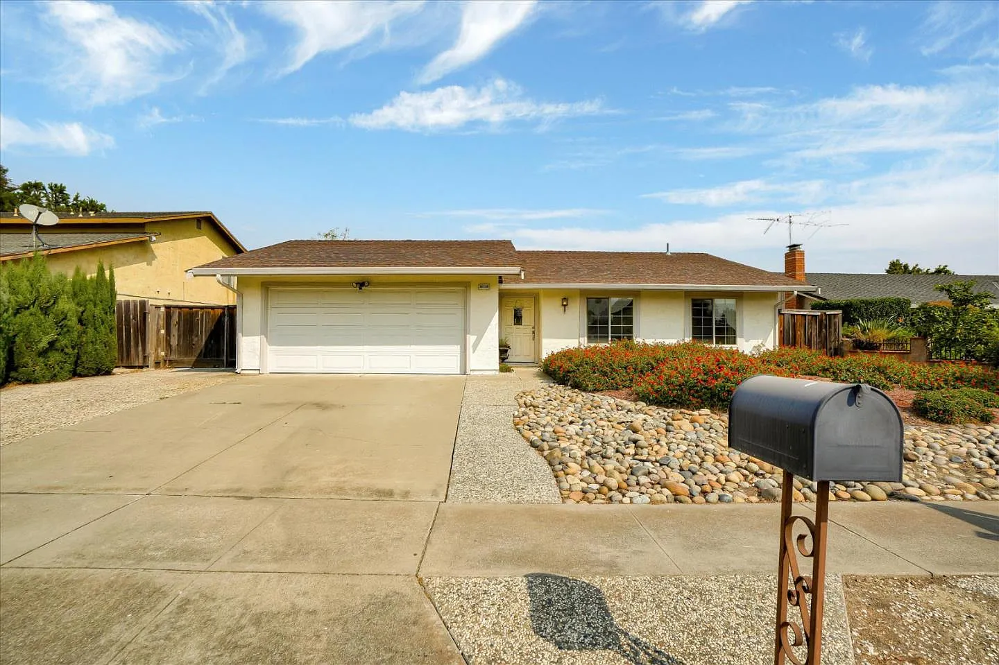 36586 Spruce St photo 1