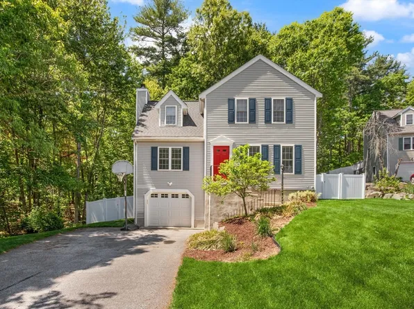 2 Maura Cir, Westford, MA 01886