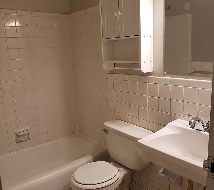 1st image of 801 21st Ave N #202