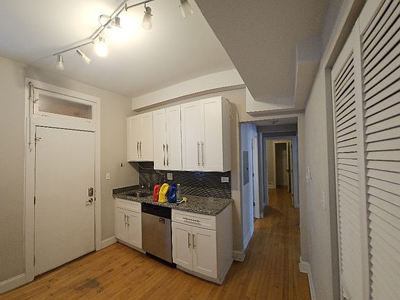 3rd image of 1283 W Victoria St #1A