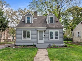 24280 Parklawn St, Oak Park, MI 48237
