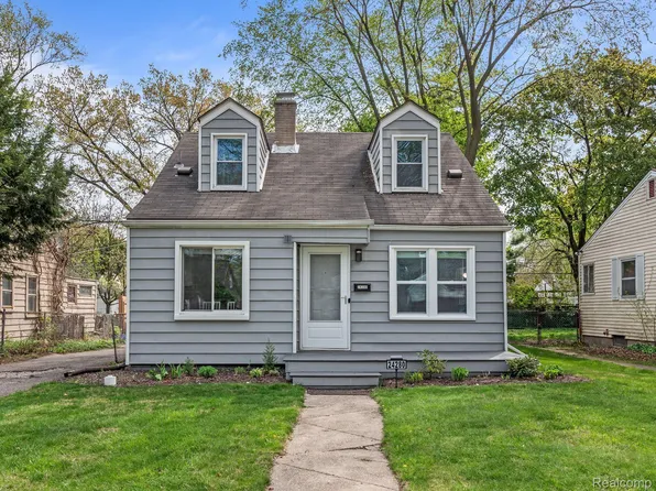 24280 Parklawn St, Oak Park, MI 48237