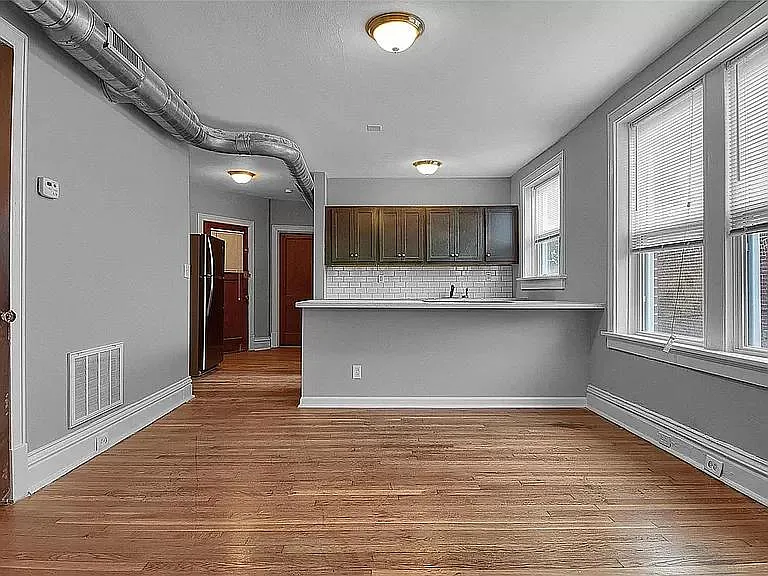 4951 Lindenwood Ave #2E — Photo 2
