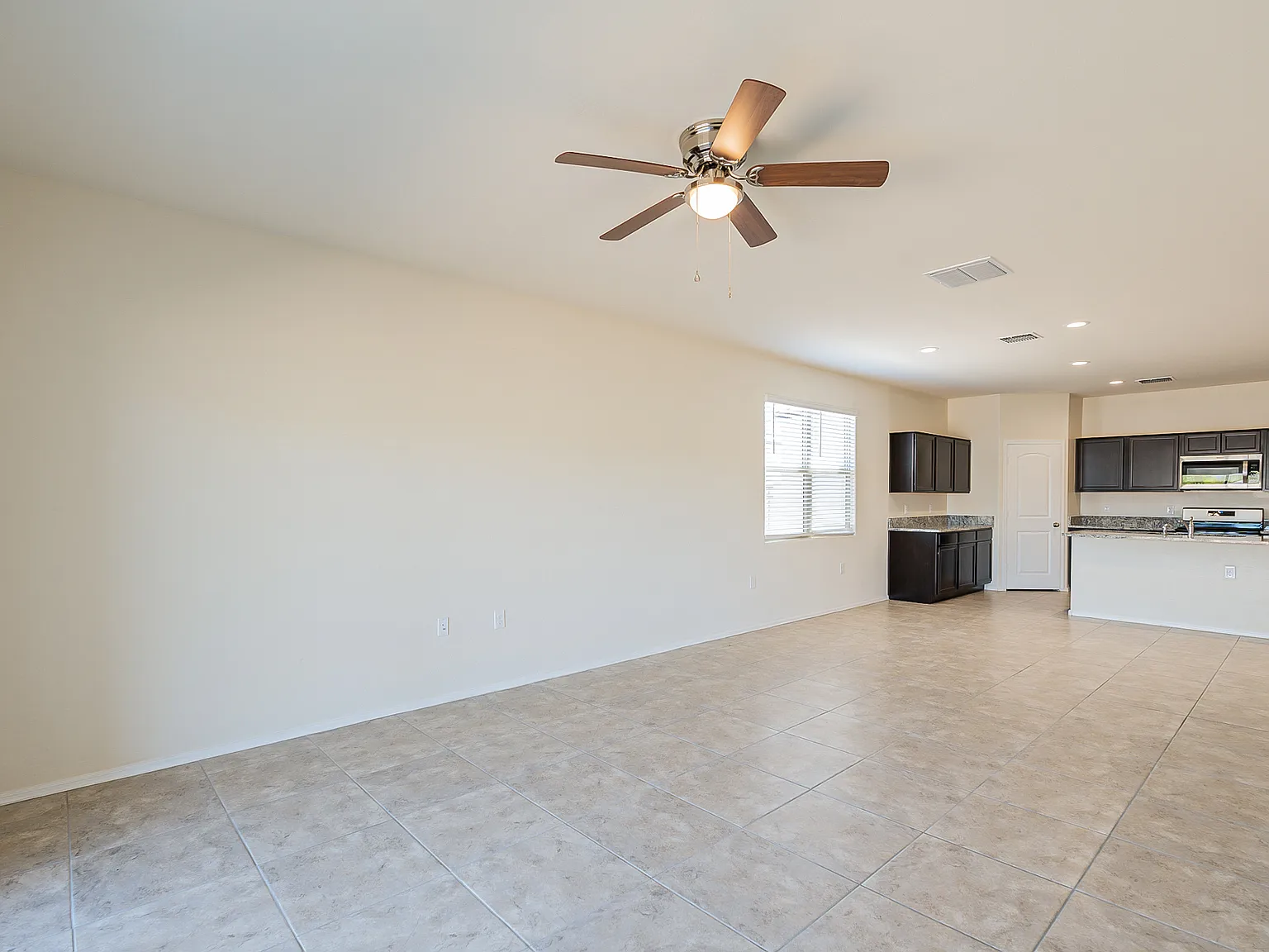4 bed, 1787 sqft, $1,950 — Photo 4