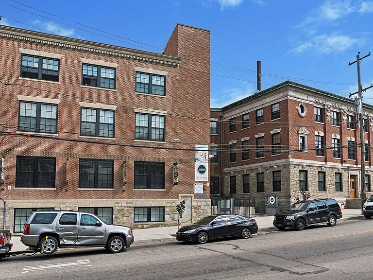 Autograph Apartments — Photo 1