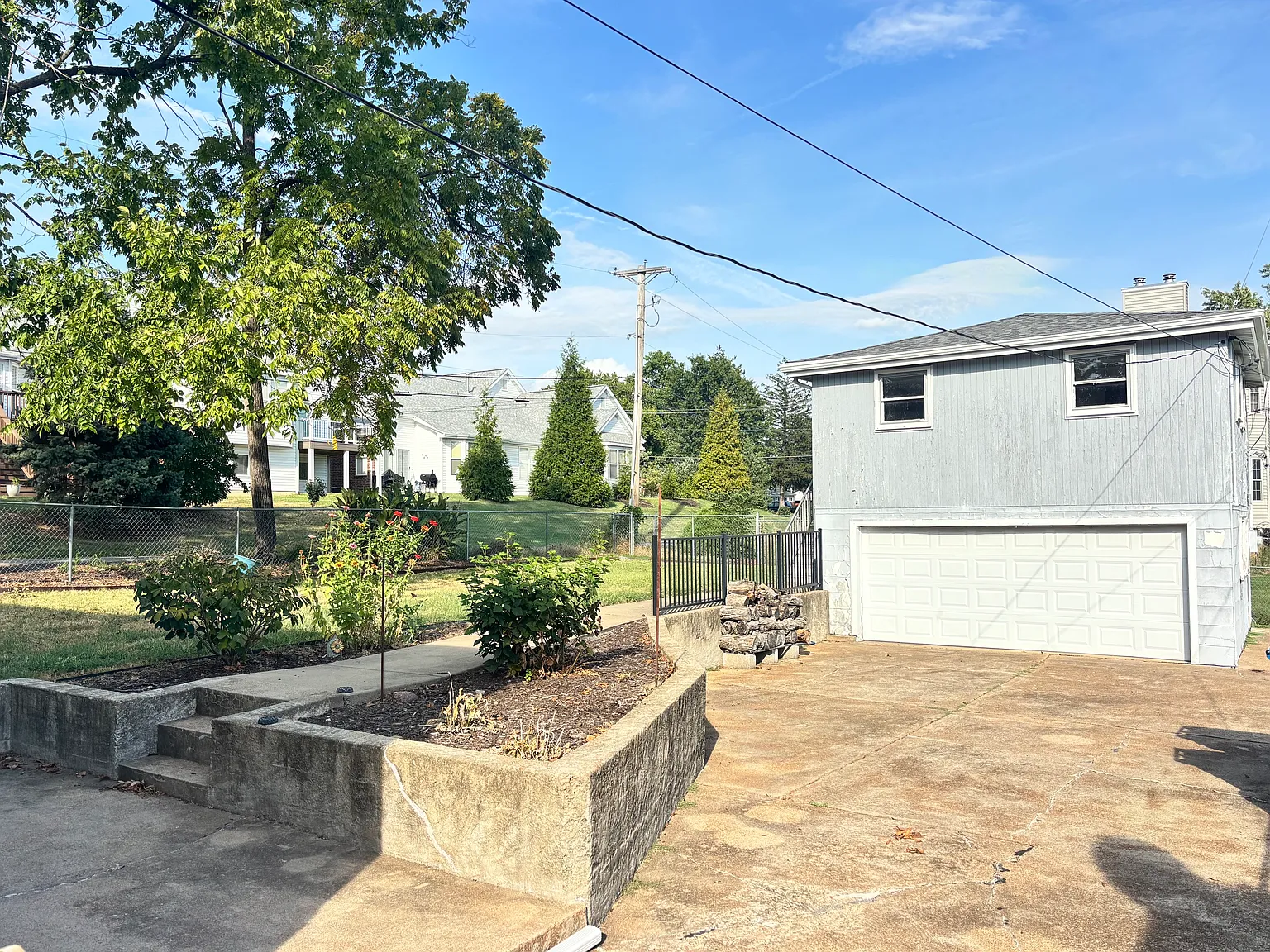 3 bed, 1040 sqft, $2,300 — Photo 3