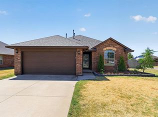 11116 SW 38th Cir, Mustang, OK 73064