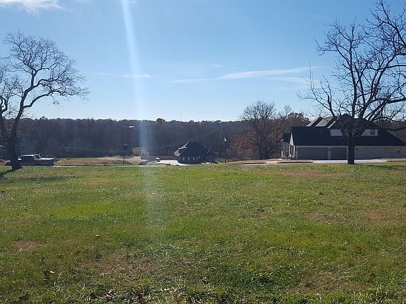 4th image of 500 Sherman Ave