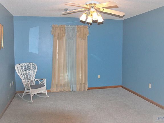 4th image of 100 Hermitage Dr