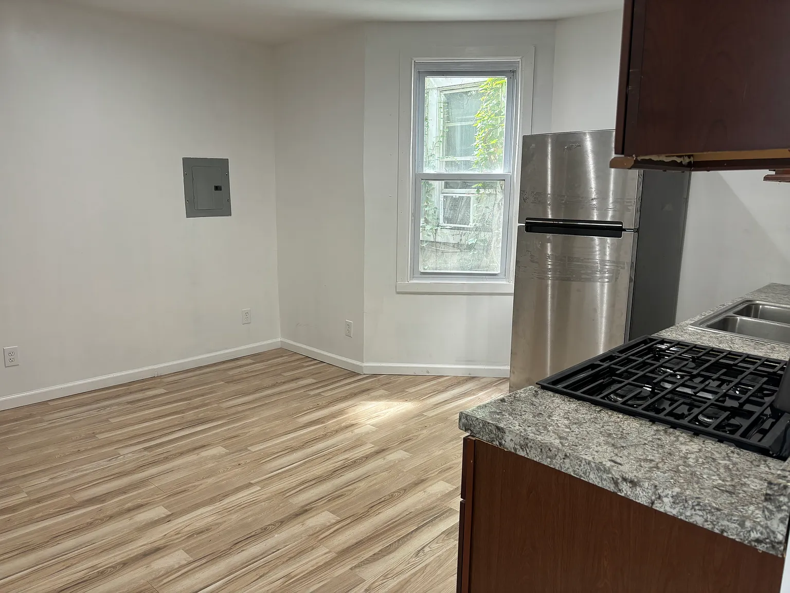 2 bed, 800 sqft, $2,000 — Photo 2