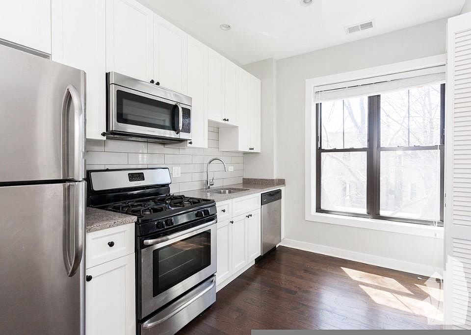 1st image of 1500 W Belle Plaine Ave #1