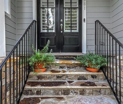 2nd image of 281 Summerhour St