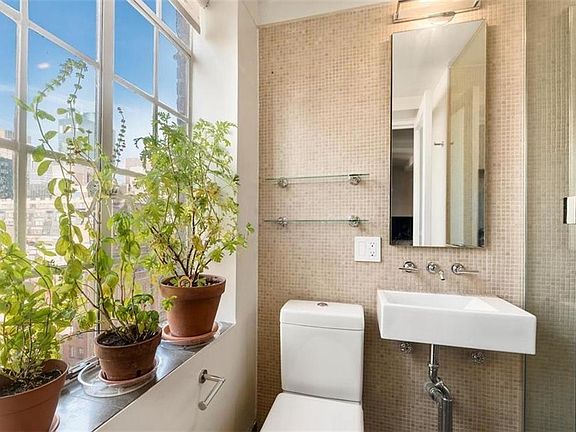 3rd image of 45 Tudor City Pl APT 1206