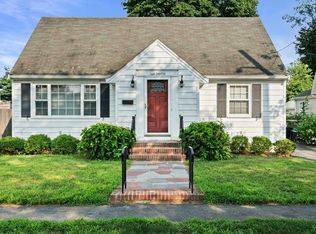 8 Petrel Rd, Quincy, MA 02169