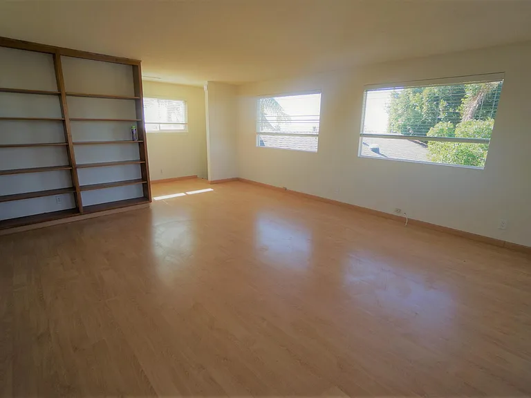 960 Nolbey St — Photo 12