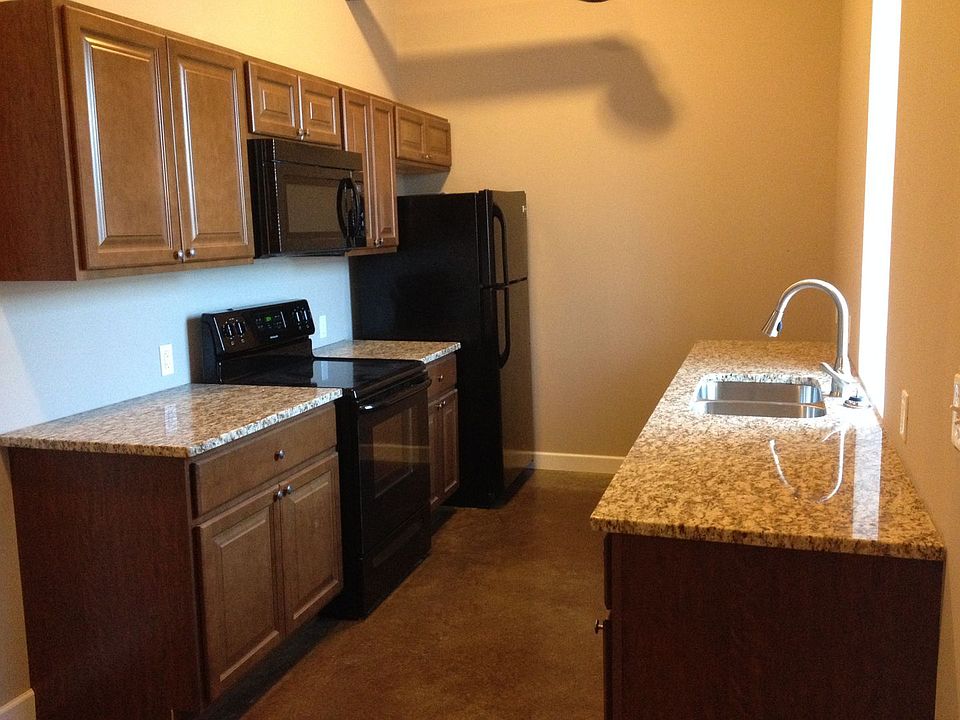 1st image of 275 Jefferson Ave Unit 4