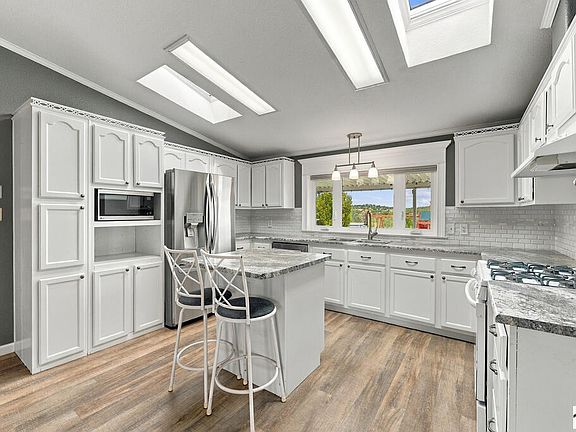 4th image of 24020 Ludlow Rd