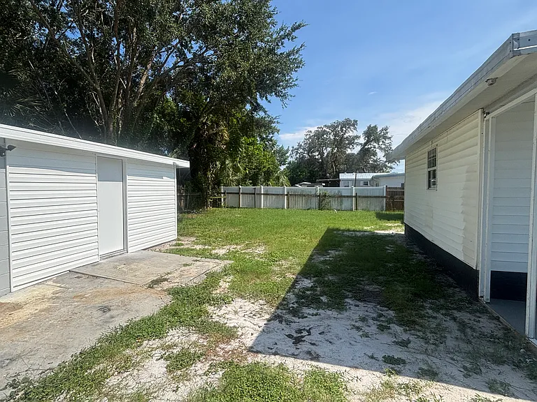 1565 Seneca Dr — Photo 17