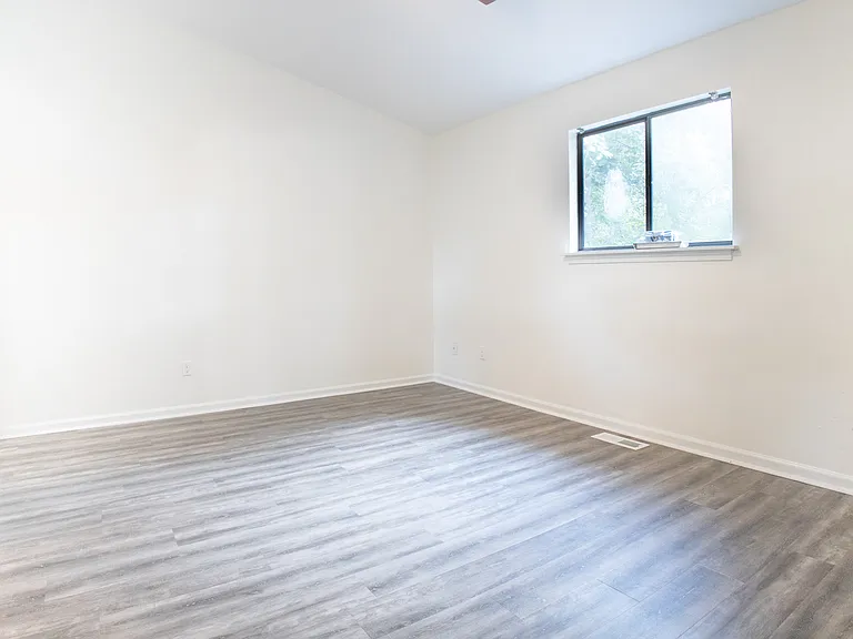 194 Parkbrook Cir — Photo 22