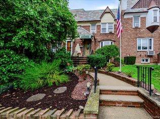 390 Cochran Place, Valley Stream, NY 11581