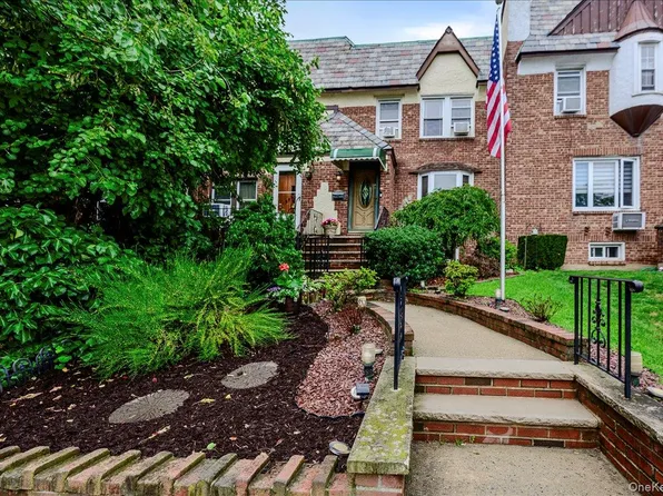 390 Cochran Place, Valley Stream, NY 11581