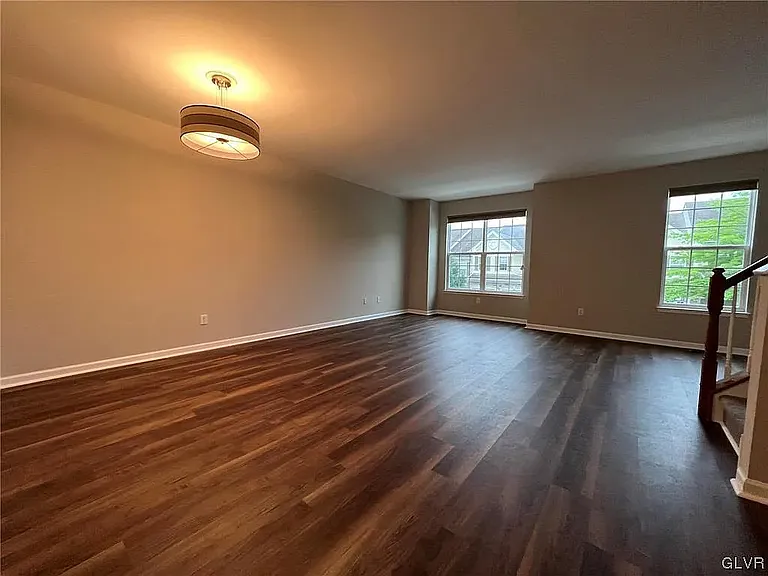 4147 Yorktown Rd — Photo 7