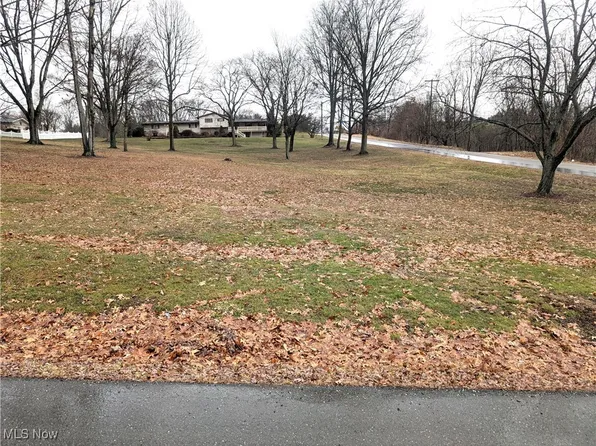 Hillcrest Dr NW, Dover, OH 44622