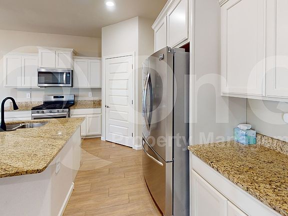 3rd image of 295 W Aberdeen St