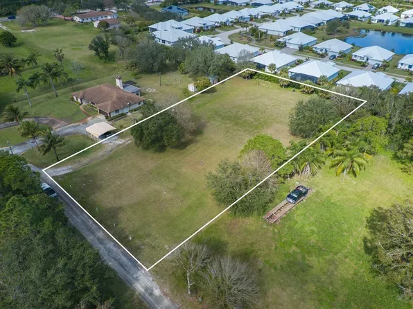 5580 47th St, Vero Beach, FL 32967