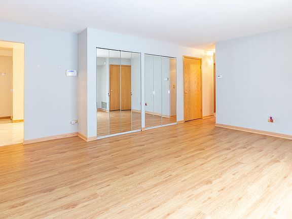 4th image of 2746 N 72nd Ct #1W