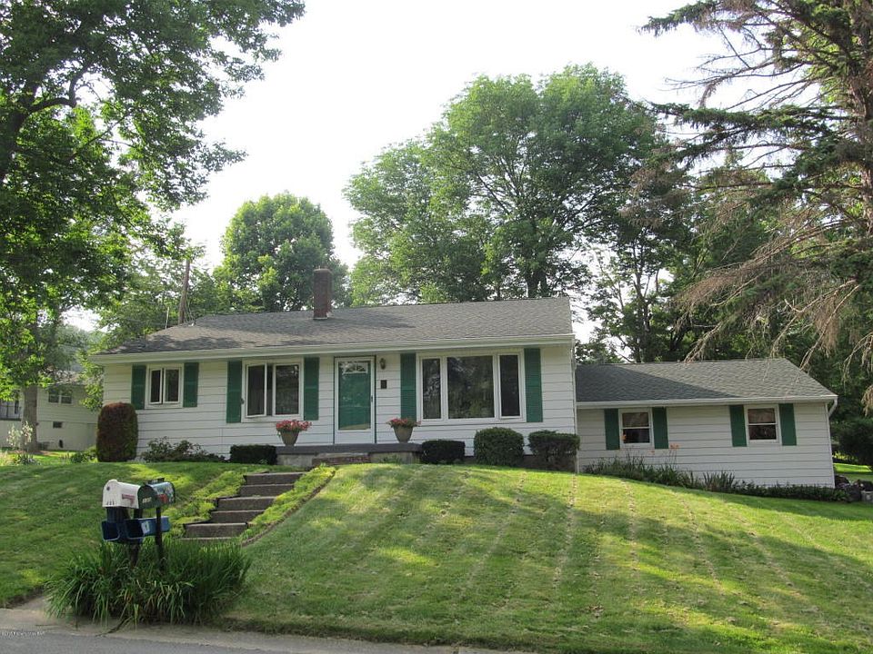 131 HEMLOCK DRIVE, DALLAS PA