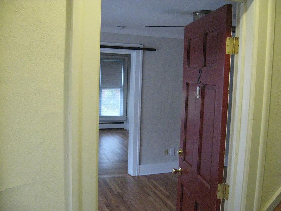 Enter to Apt 2 Living Rm