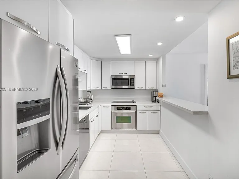19370 Collins Ave #1612 — Photo 4