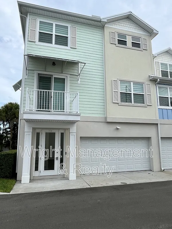3 bed, 3.0 bath, 2390 sqft, $4,125 — Photo 1
