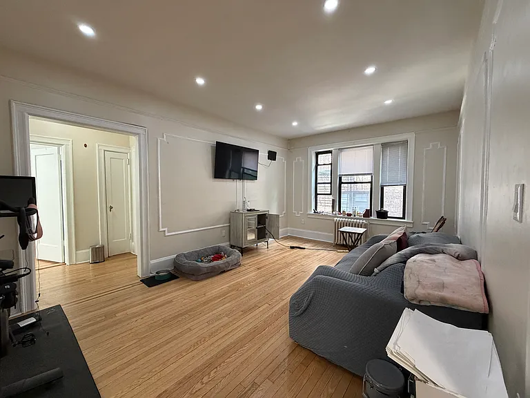 38 Duncan Ave #4 — Photo 4
