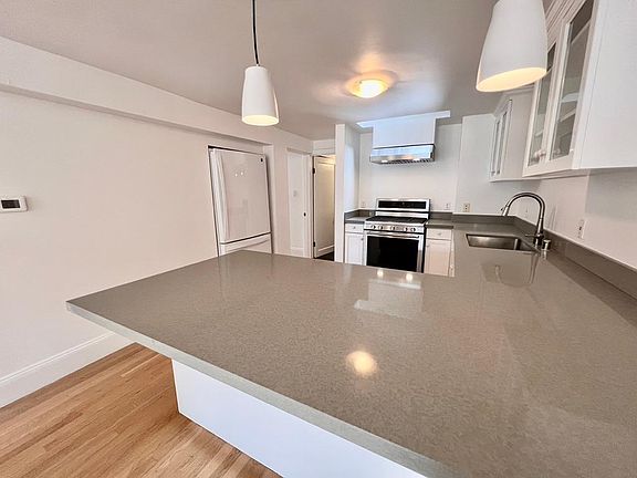 5th image of 1003 De Haro St