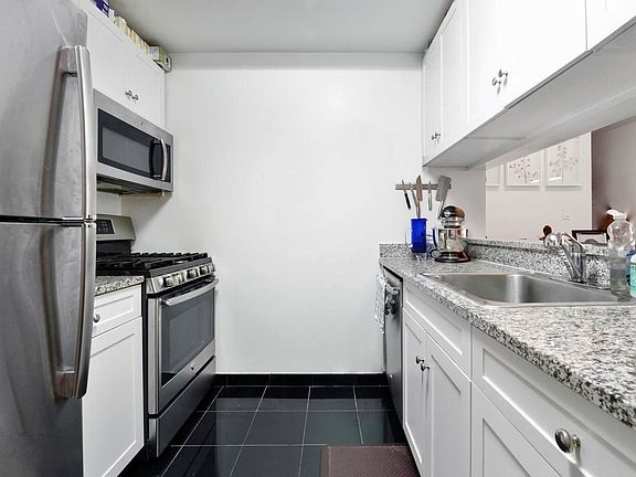 4th image of 212 Warren St APT 1A