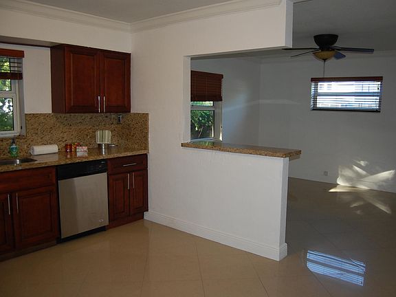 3rd image of 1914 Sheridan St #2 W