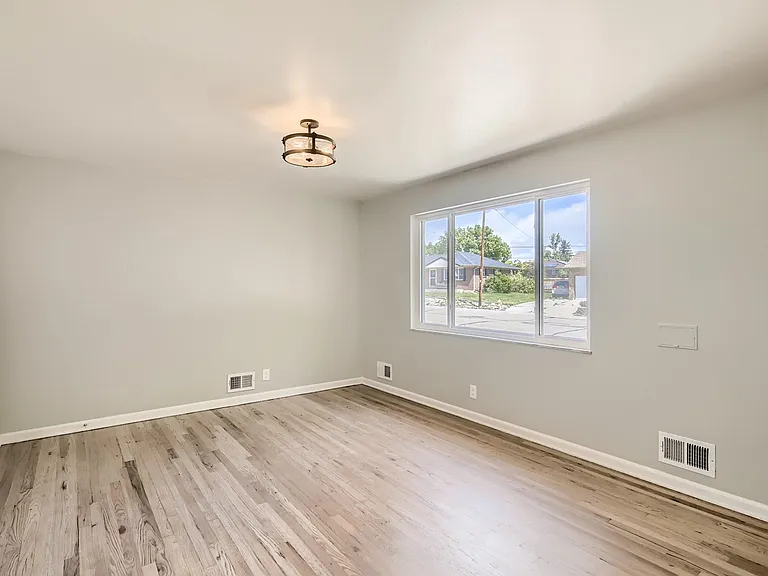11303 Corona Dr — Photo 24
