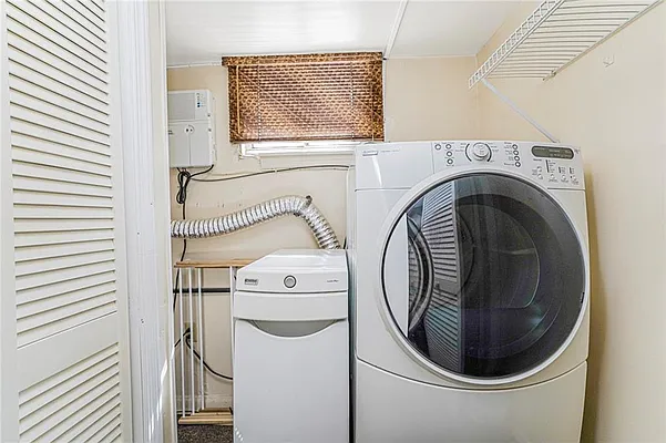 Sold by Remax Real Estate Professionals | media 23