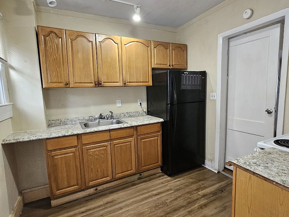 1st image of 10 1/2 Vine St